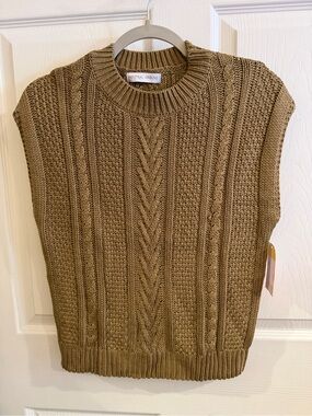 NWT Women’s Brown Cable-Knit Sweater Vest